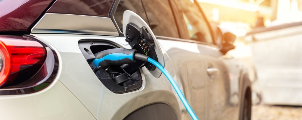 L'entretien des voitures hybrides et électriques : conseils pratiques pour prolonger leur durée de vie