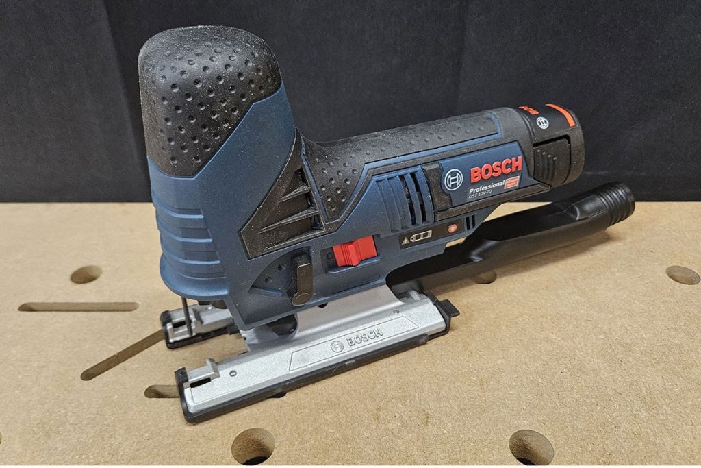 Test complet de la scie sauteuse Bosch Professional GST 12V-70