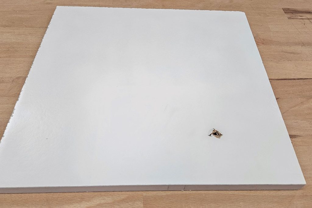 Comment réparer un trou dans l’aggloméré ?